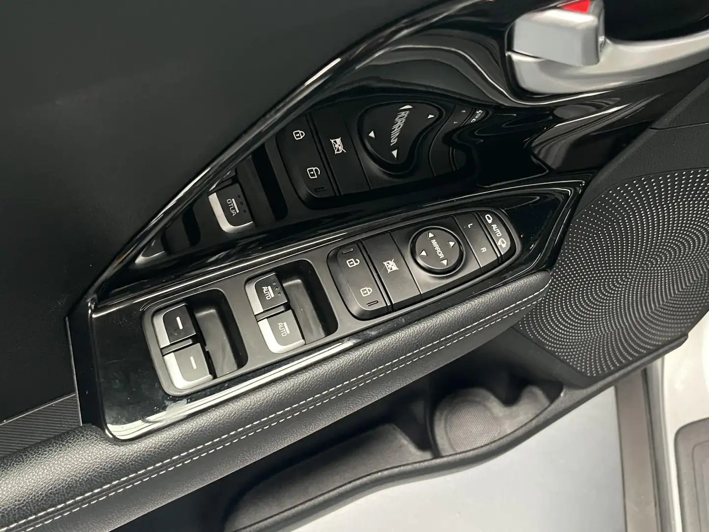 Kia Niro 1.6 GDi Hybrid DynamicLine met Trekhaak, Cruisecon Gris - 2