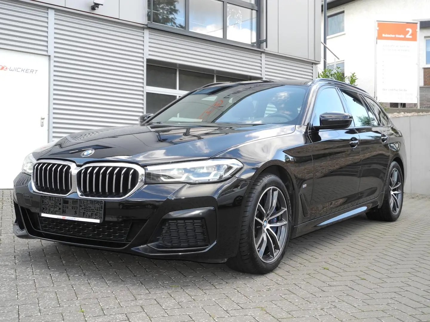 BMW 530 d xDrive M Sport *AHK*Panorama* Schwarz - 1