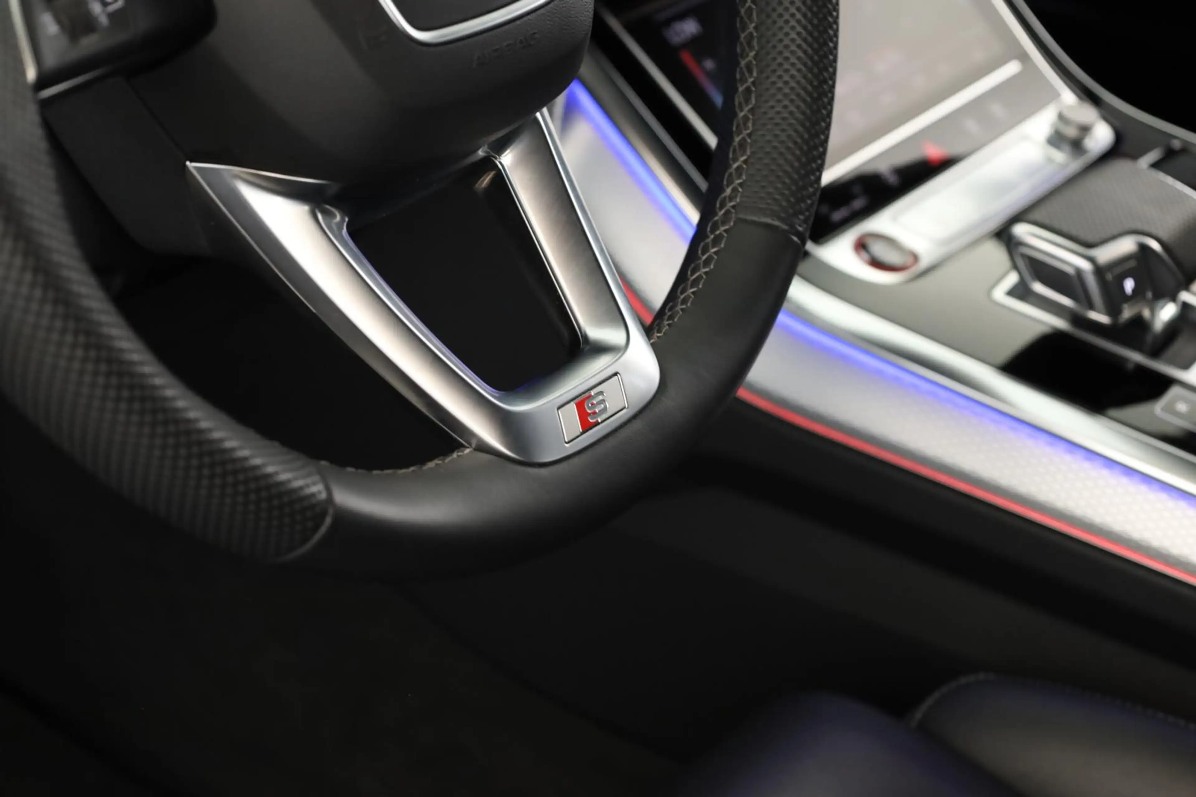 Audi SQ8 TFSI Facelift Leder Matrix Pano BangO ACC 23 — photo 13