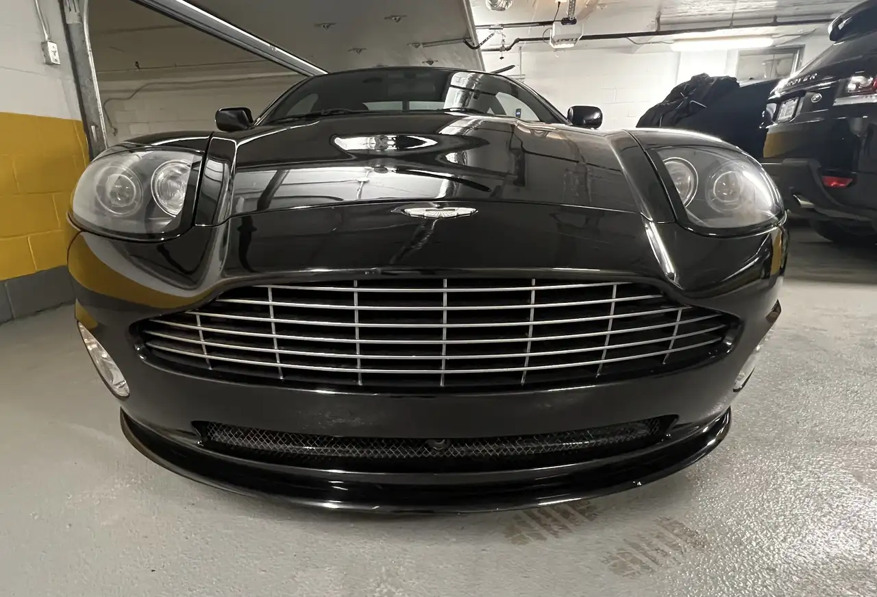 Aston Martin Vanquish снимка Aston Martin Vanquish