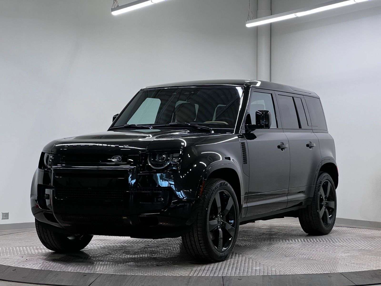 2026 Land Rover Defender 110 P500 V8 X-DYNAMIC SE