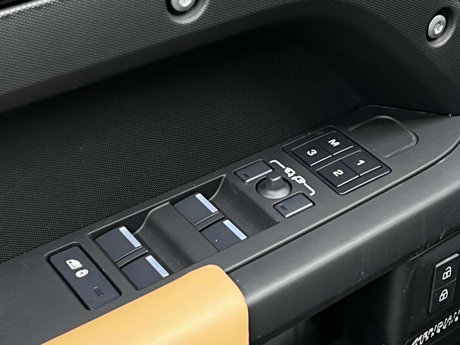 2026 Land Rover Defender 110 P500 V8 X-DYNAMIC SE thumb 29