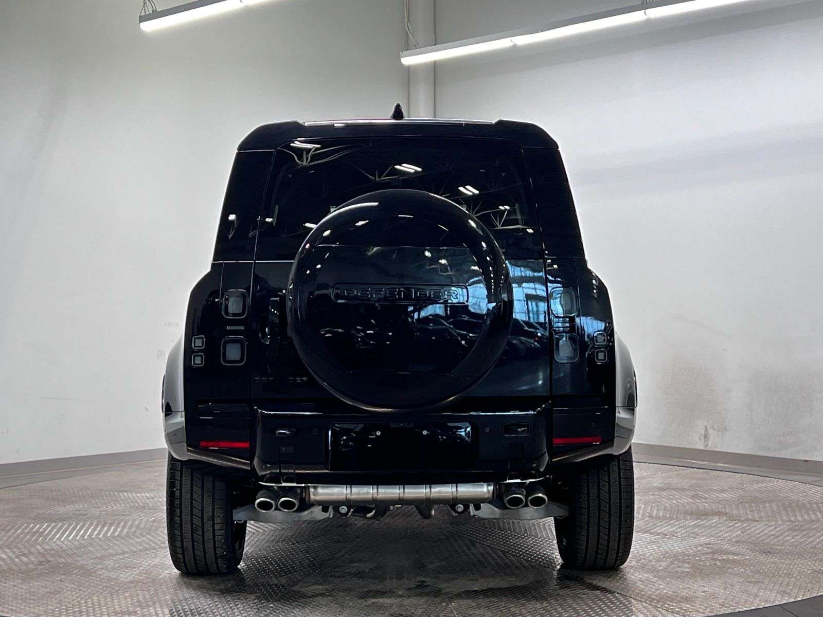 2026 Land Rover Defender 110 P500 V8 X-DYNAMIC SE thumb 6