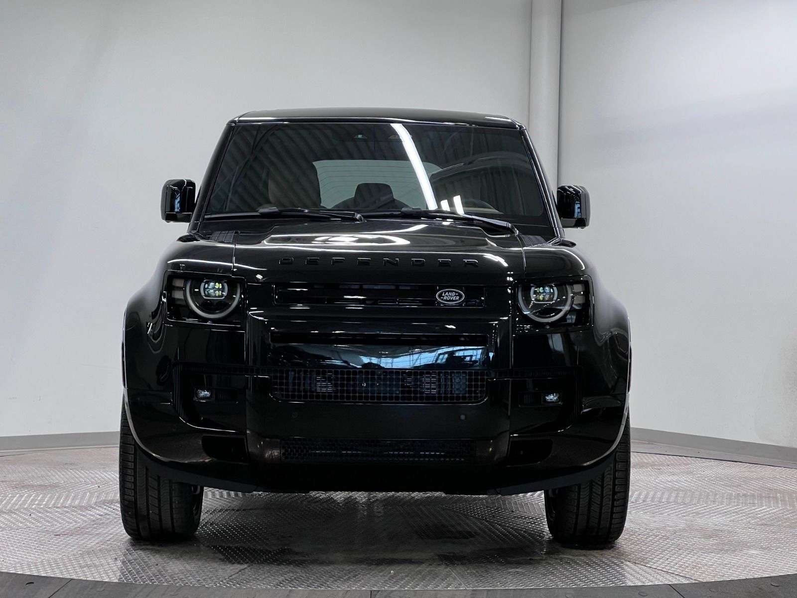 2026 Land Rover Defender 110 P500 V8 X-DYNAMIC SE thumb 8