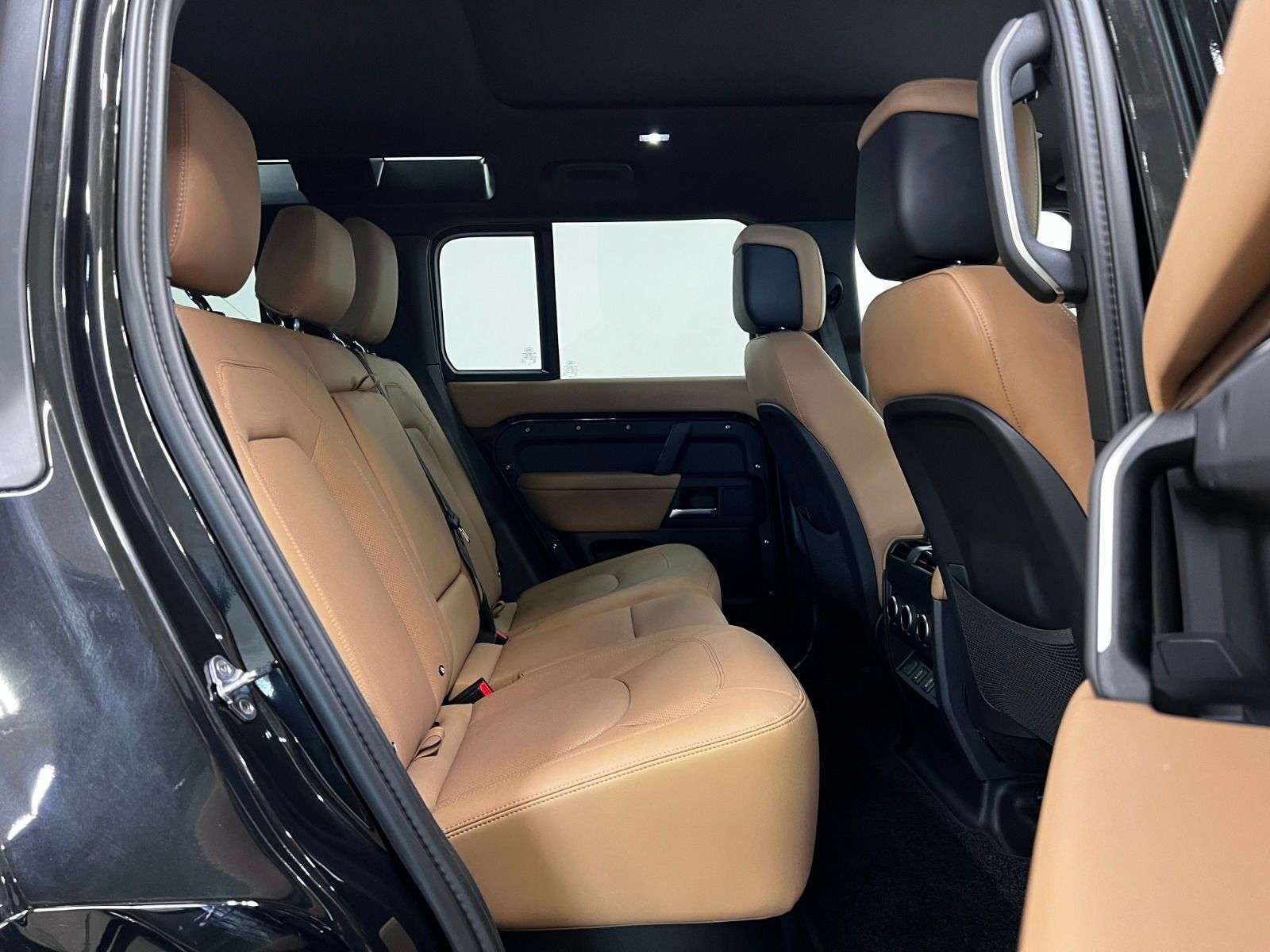 2026 Land Rover Defender 110 P500 V8 X-DYNAMIC SE thumb 24
