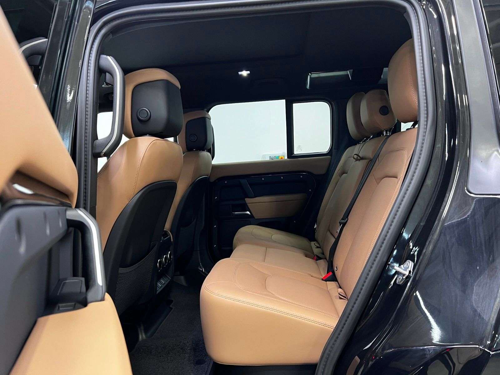 2026 Land Rover Defender 110 P500 V8 X-DYNAMIC SE thumb 25