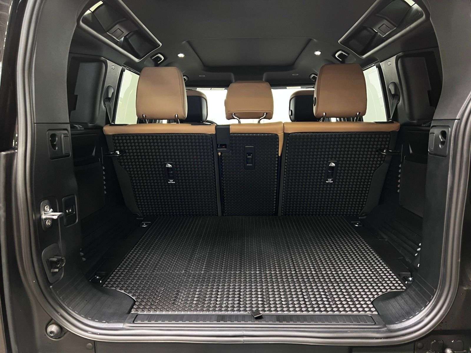 2026 Land Rover Defender 110 P500 V8 X-DYNAMIC SE thumb 36