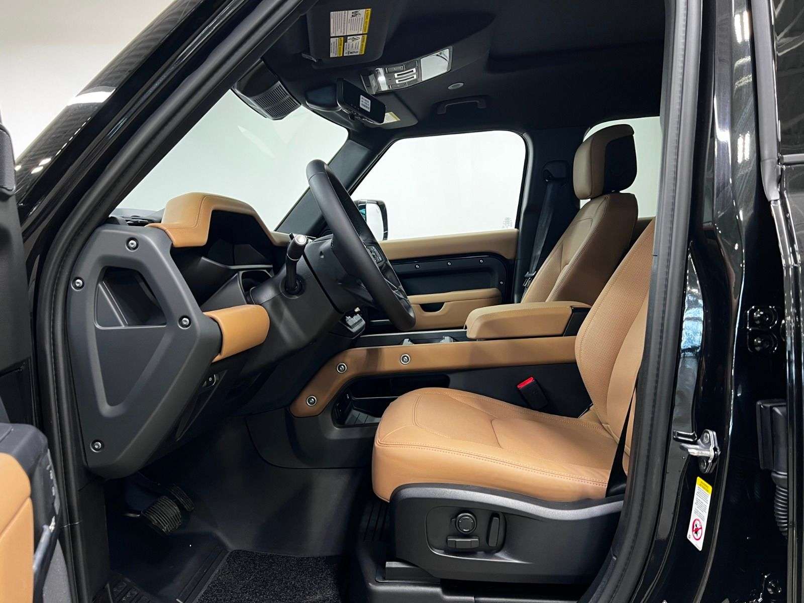 2026 Land Rover Defender 110 P500 V8 X-DYNAMIC SE thumb 32