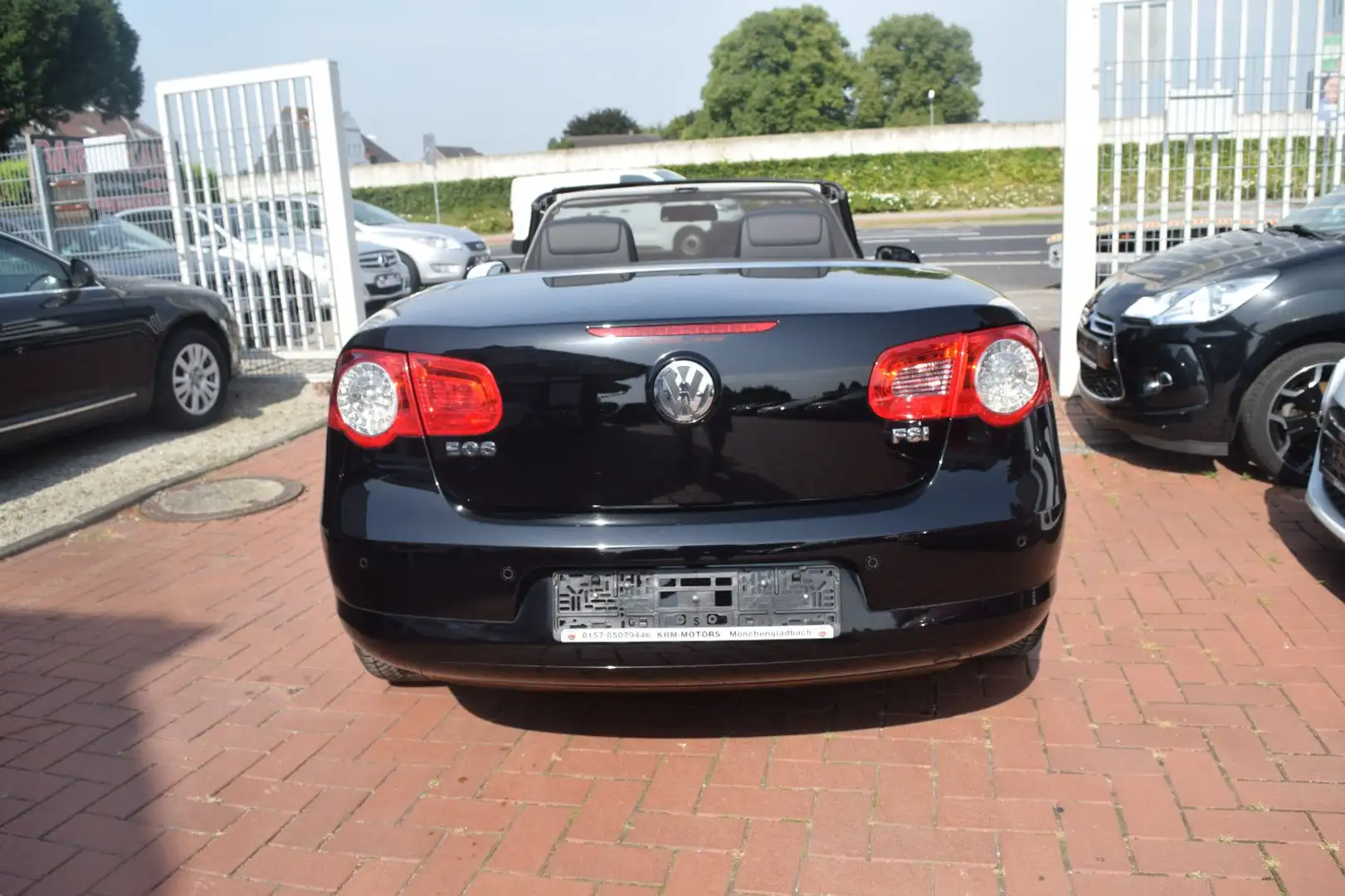 Volkswagen Eos 1.6 CABRIO, TÜV/AU NEU,1.HAND,PANORAMADACH Schwarz - 2