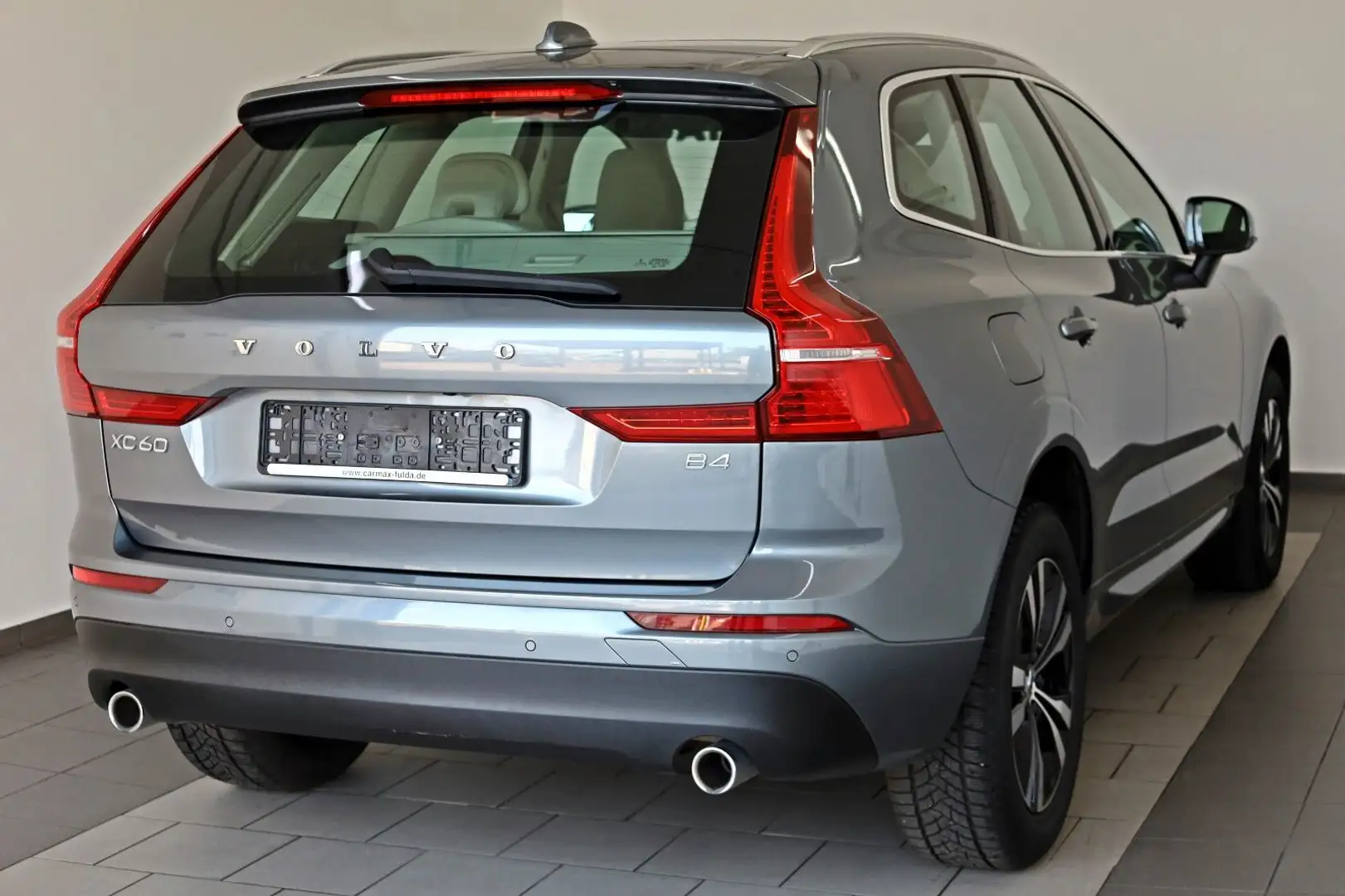 Volvo XC60 Momentum Pro Leder,Navi,LED,Panorama,SH,PDC Grijs - 2