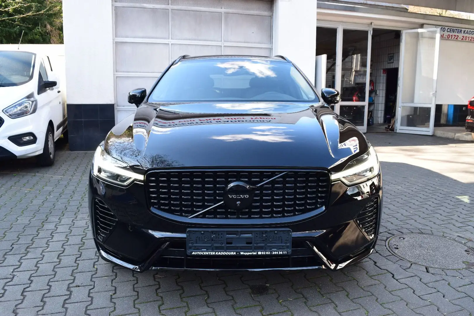 Volvo XC60 T8Plus Black EditionRecharge,Pano,360°K,21" Schwarz - 2