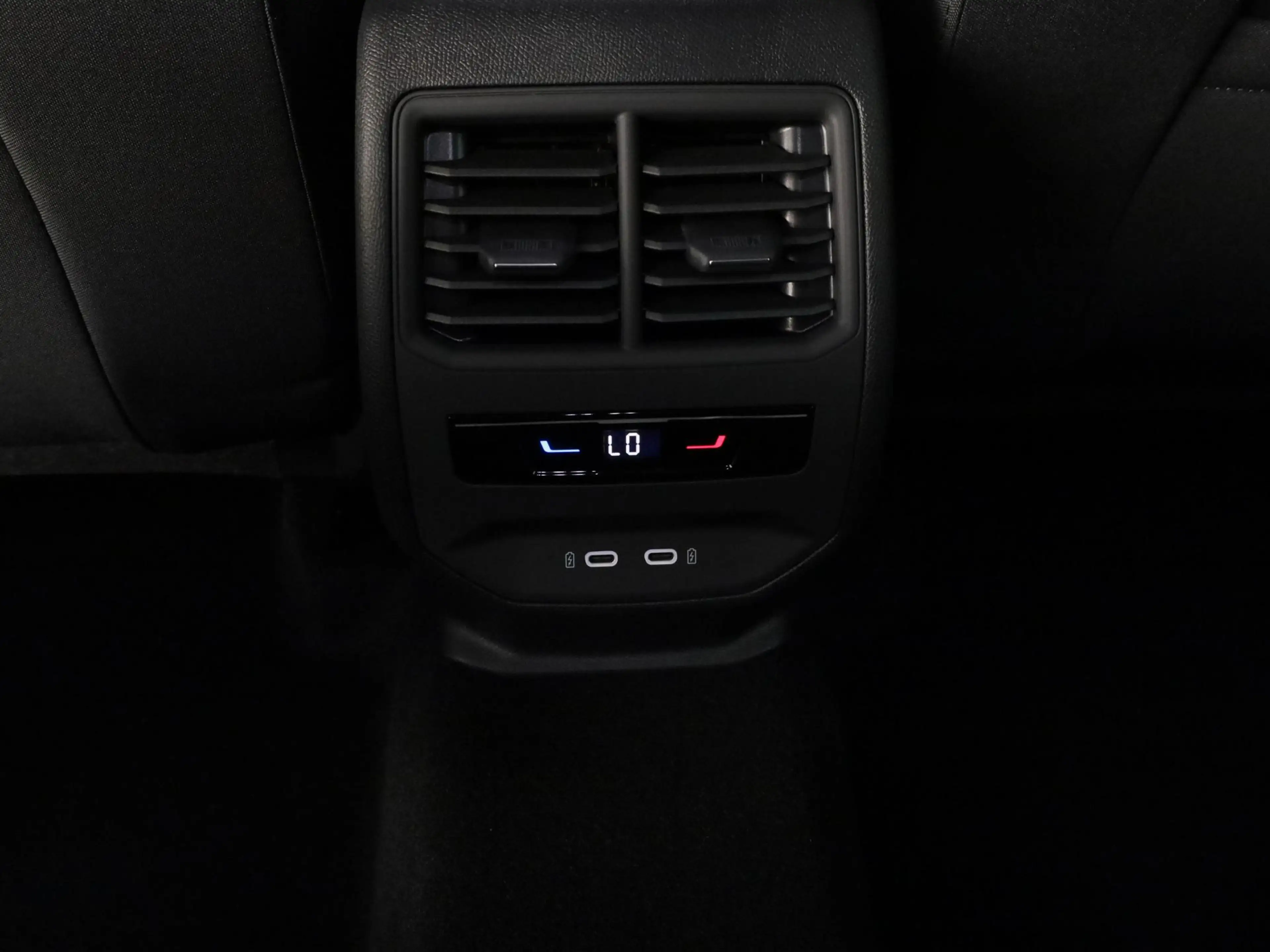 SEAT Leon e-Hybrid 1.5 TSI Style Business Intense | Midnight Black Me — photo 15