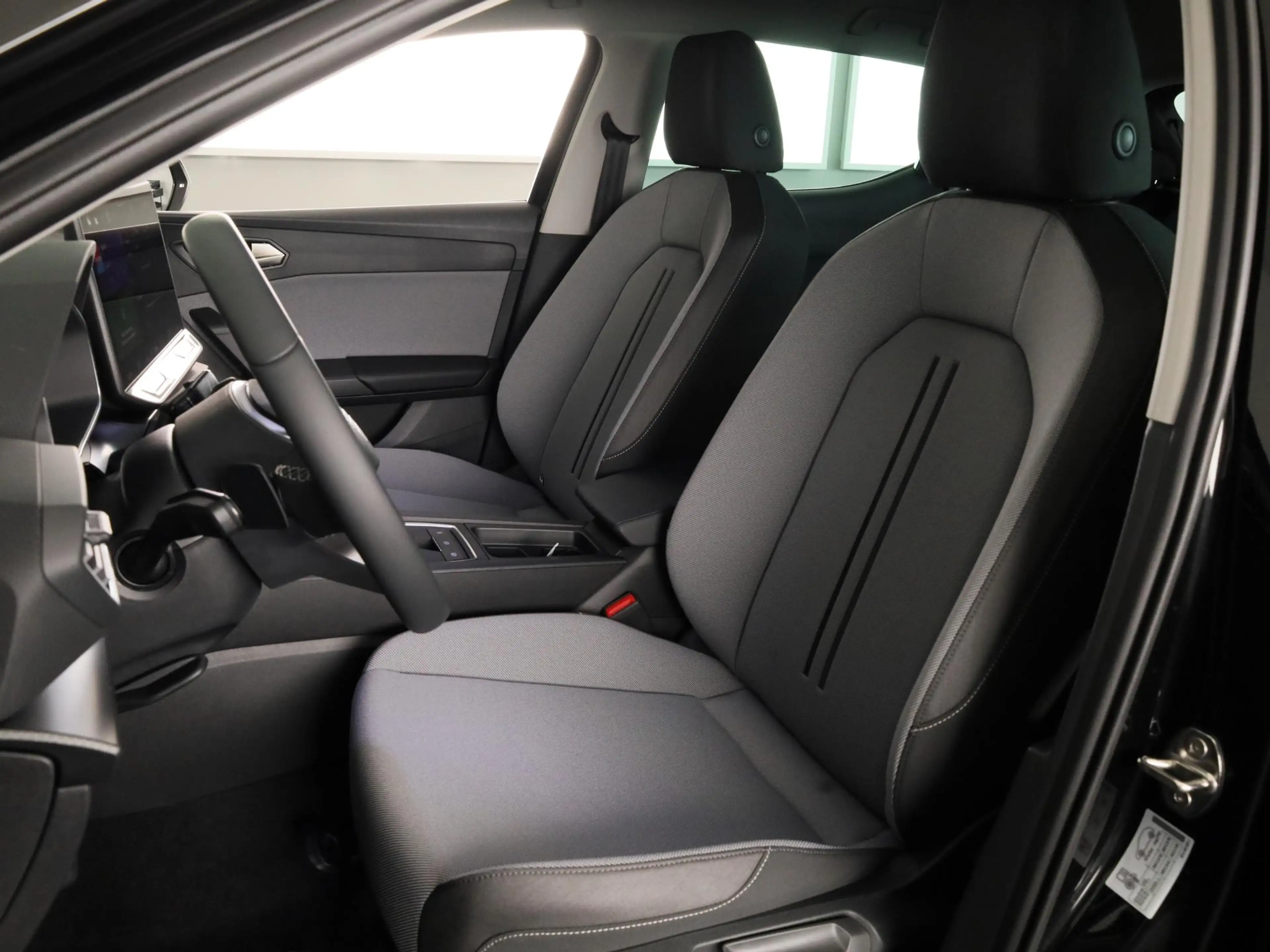 SEAT Leon e-Hybrid 1.5 TSI Style Business Intense | Midnight Black Me — photo 6