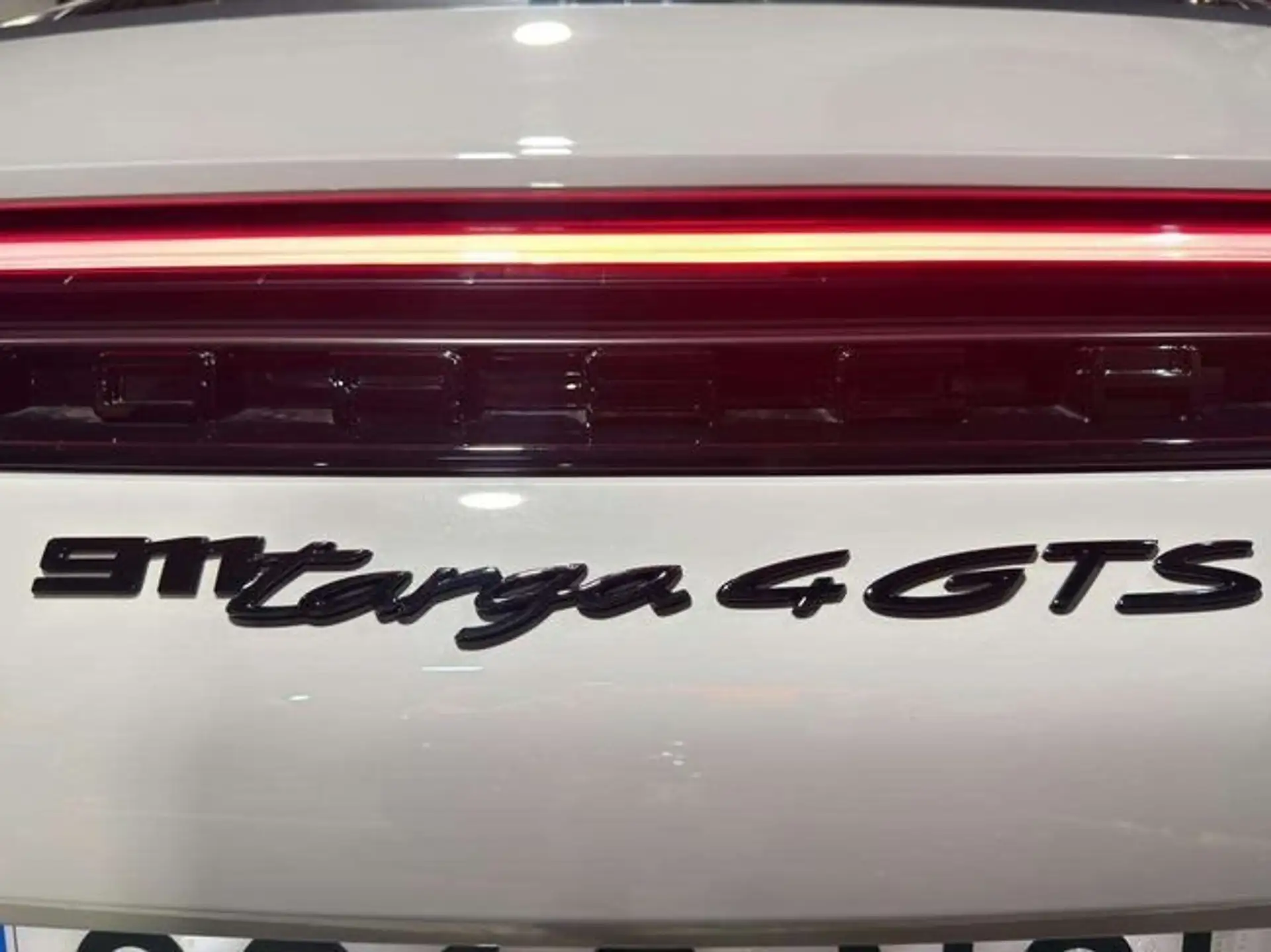 포르쉐 911 Turbo 4S Coupe 2025 흰색 사진 8