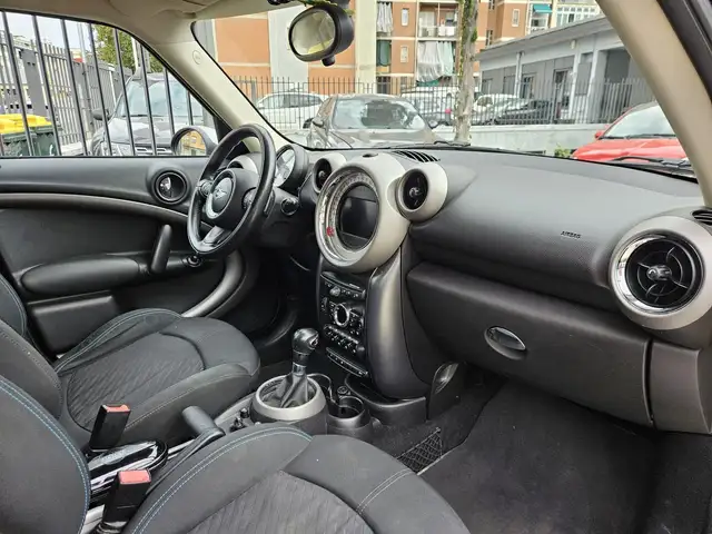 MINI Countryman view 11
