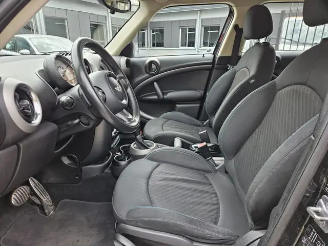 MINI Countryman view 8
