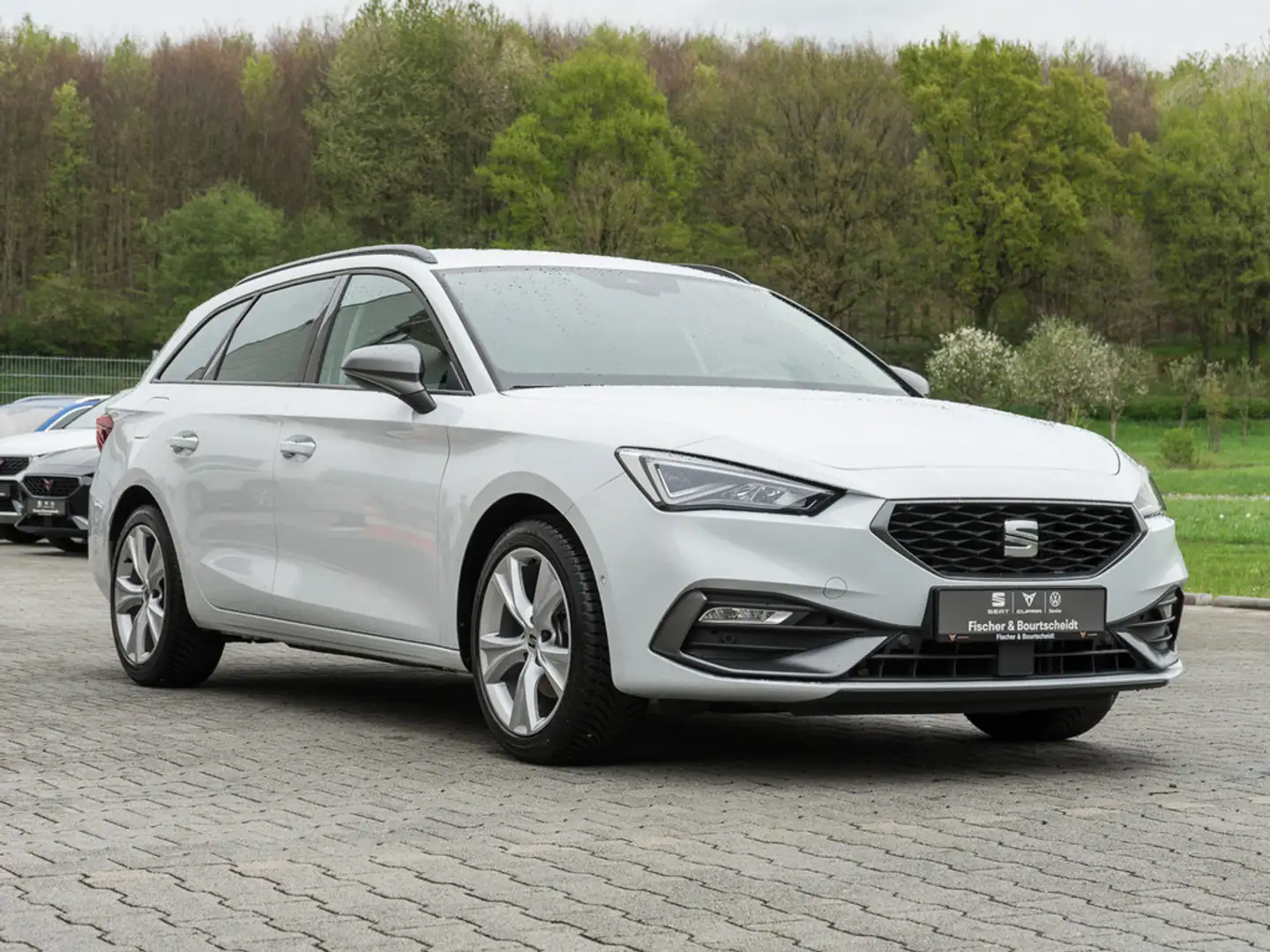 SEAT Leon Sportstourer 1.5 eTSI FR DSG NAV KAM LED Weiß - 2