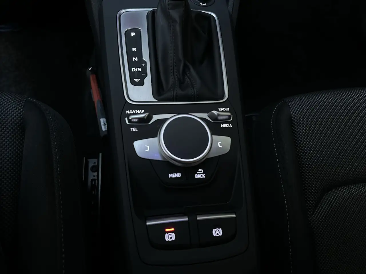 Audi Q2 35 TFSI 150pk S-Tronic Business Edition Navigatie, миниатюра 20