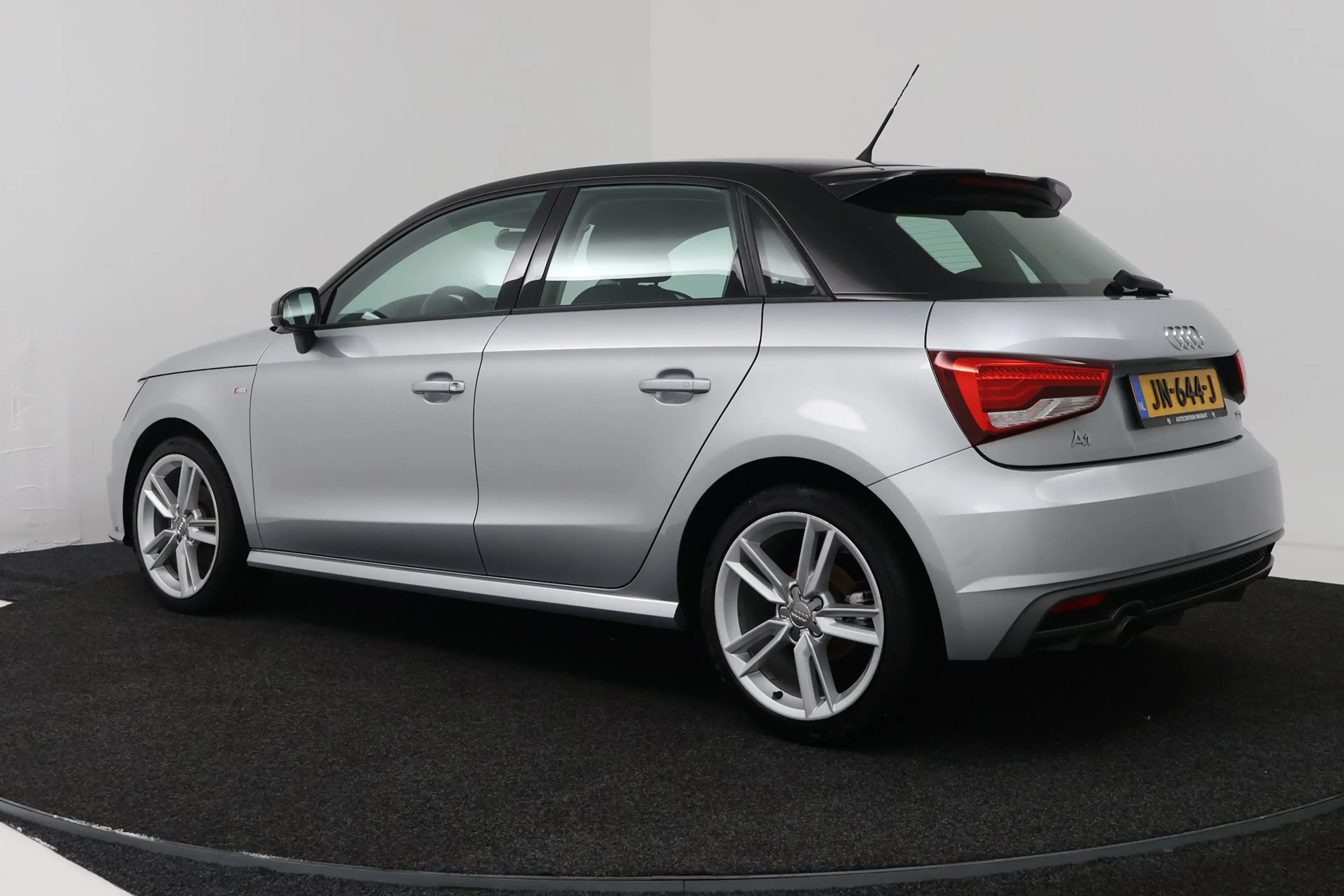 Audi A1 Sportback 1.0 TFSI Adrenalin (CRUISE CONTROL, NAVI — photo 5