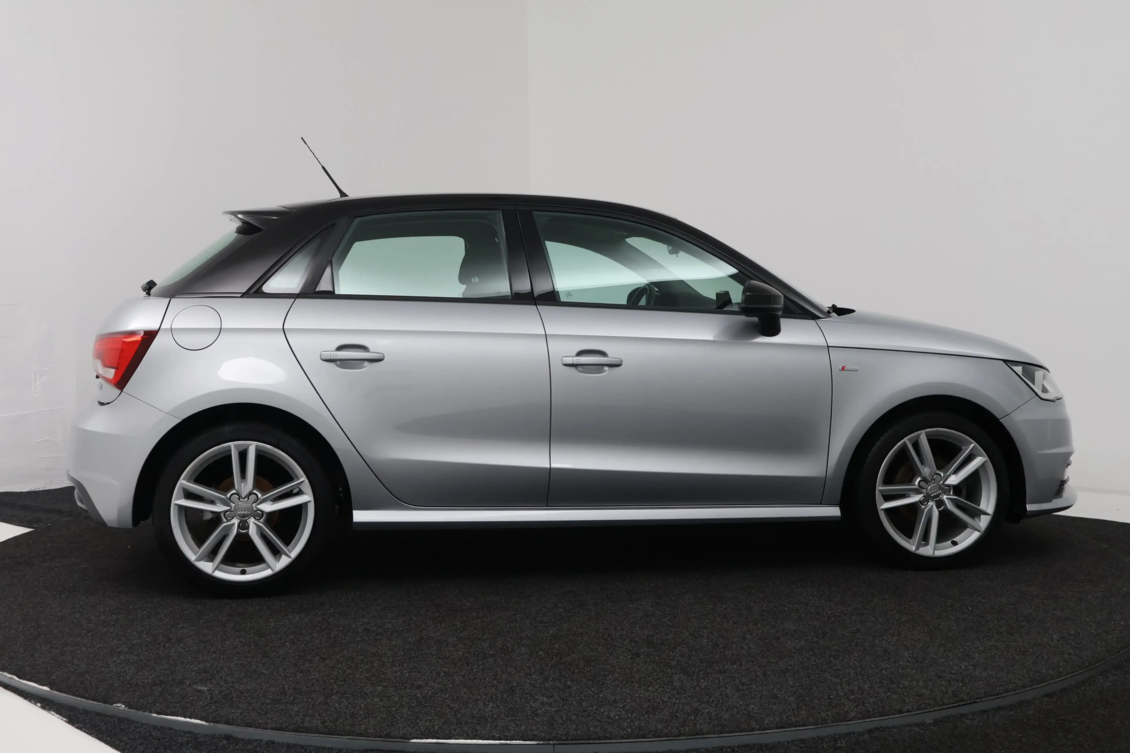 Audi A1 Sportback 1.0 TFSI Adrenalin (CRUISE CONTROL, NAVI — photo 12