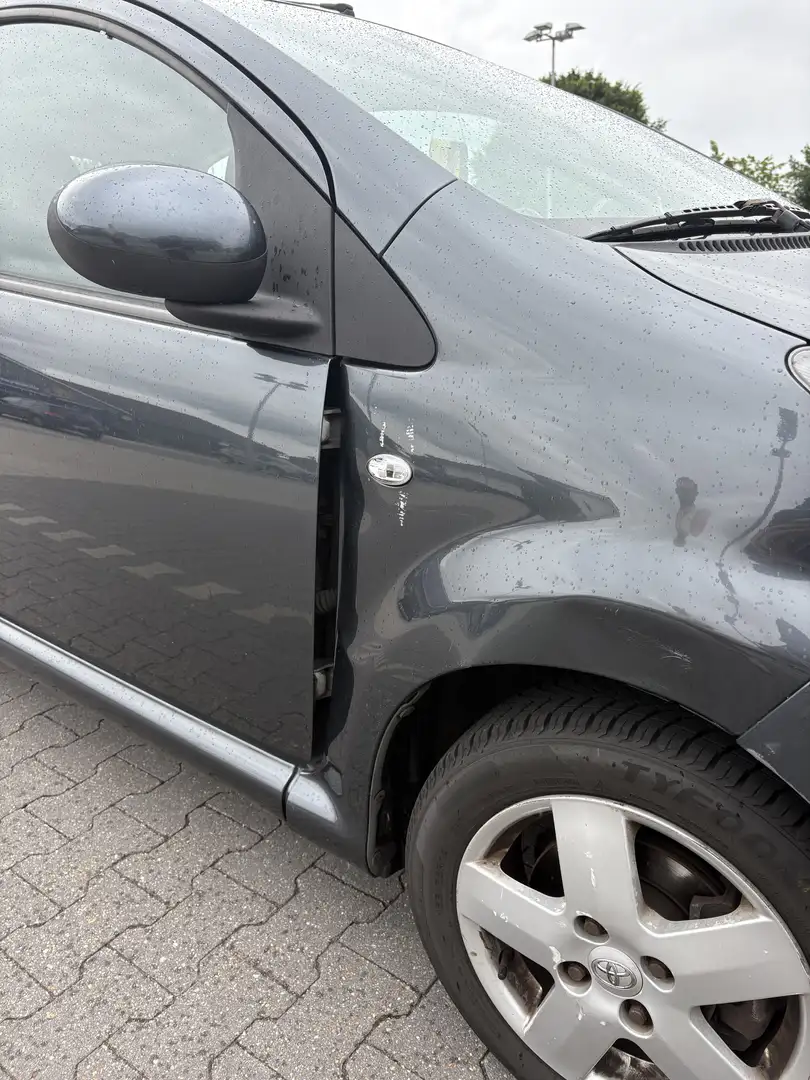 Toyota Aygo 1.0-12V Sport Grijs - 2