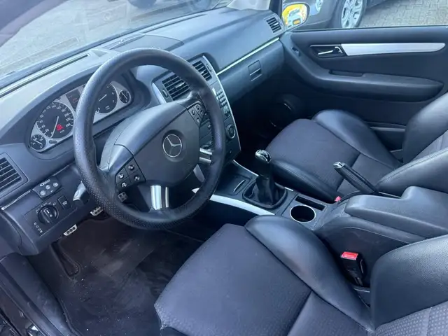 Mercedes-Benz B-Class view 4