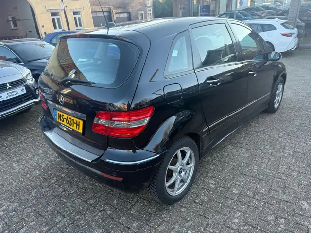 Mercedes-Benz B-Class view 3