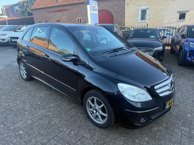 Mercedes-Benz B-Class view 2