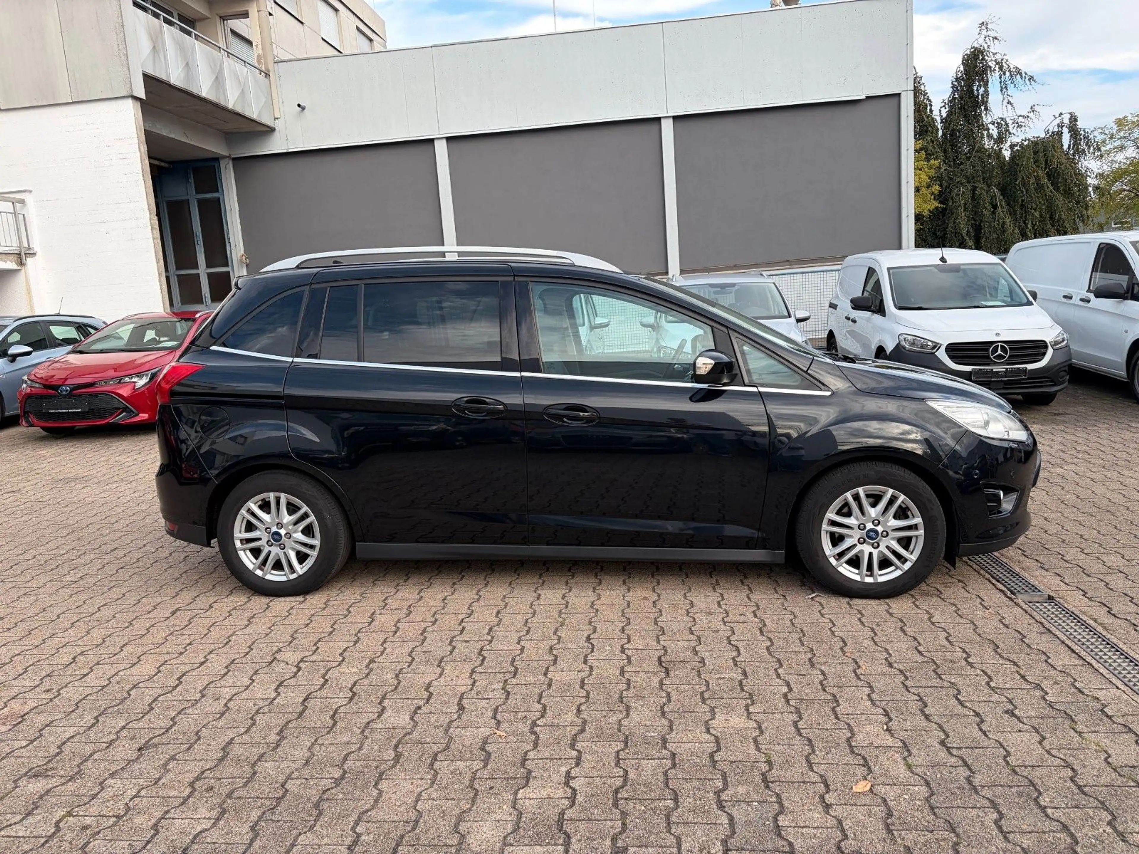 Ford Grand C-Max Grand Titanium*7-SITZER*KAMERA* — photo 4