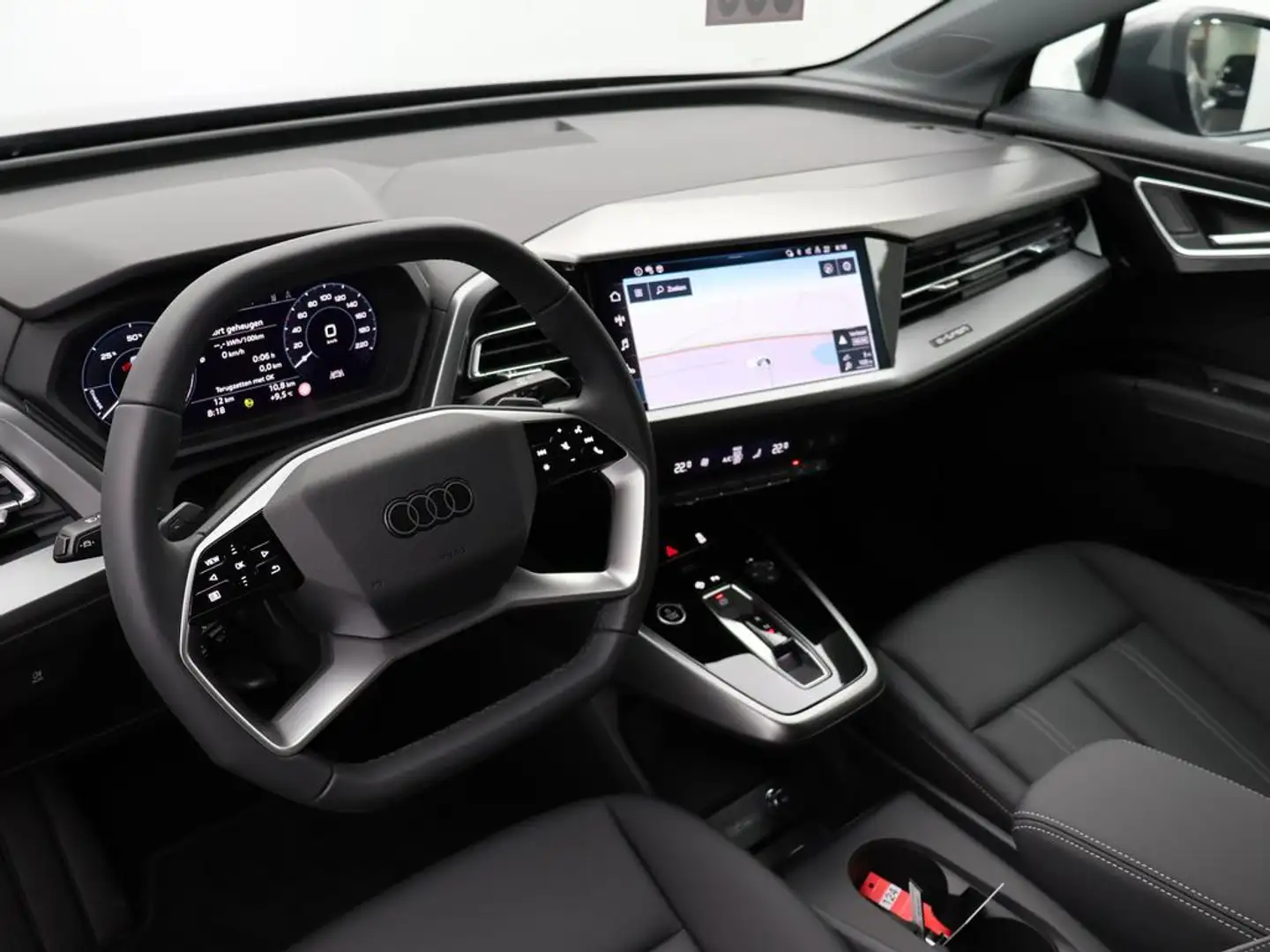 Audi Q4 e-tron ack e-tron Audi Q4 S-LINE Sportback 40 e-tron 150  Grijs - 2
