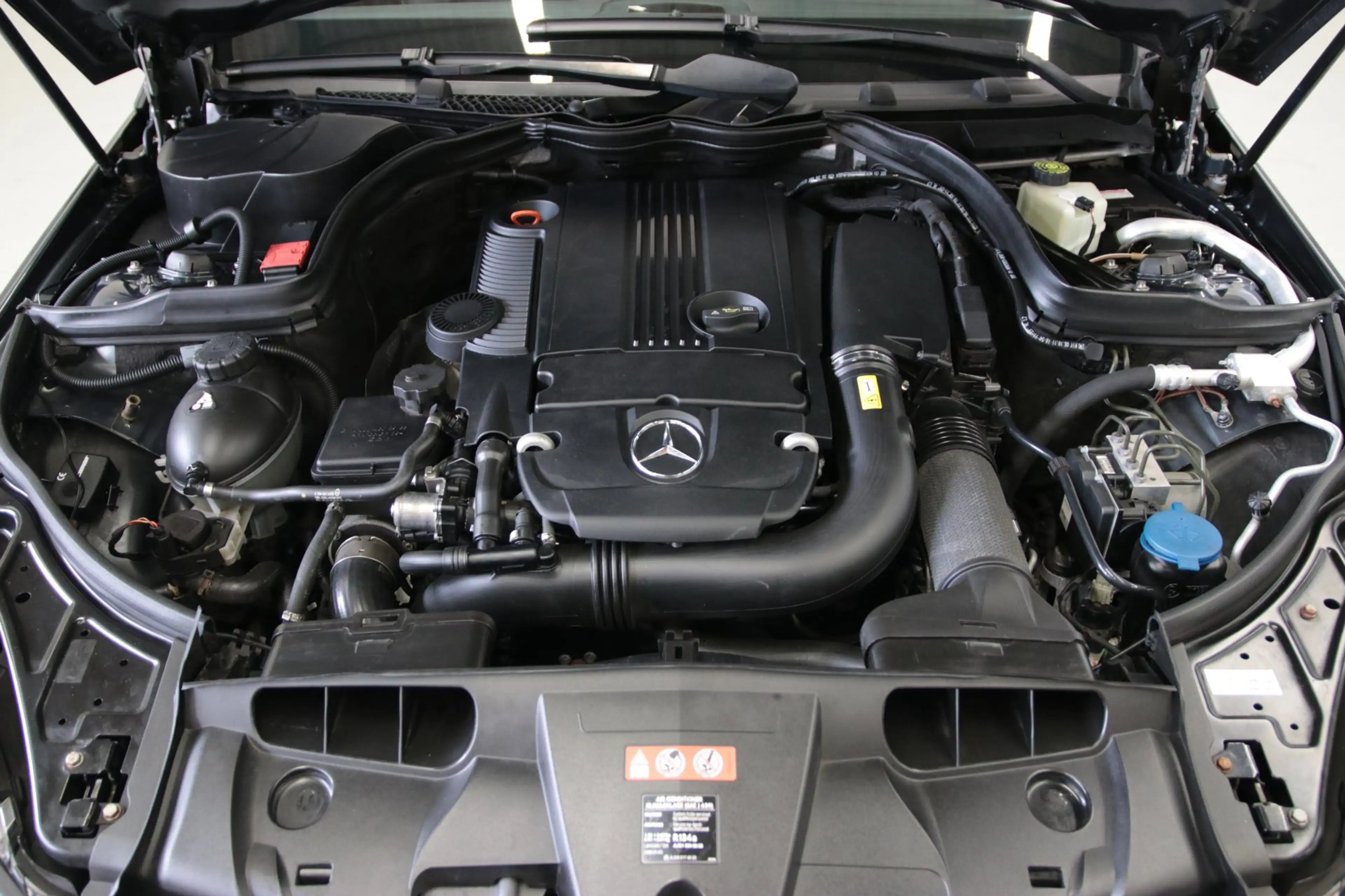 Mercedes-Benz E 250 Cabrio CGI Elegance/ Airscarf/ Stoelverwarming — photo 14