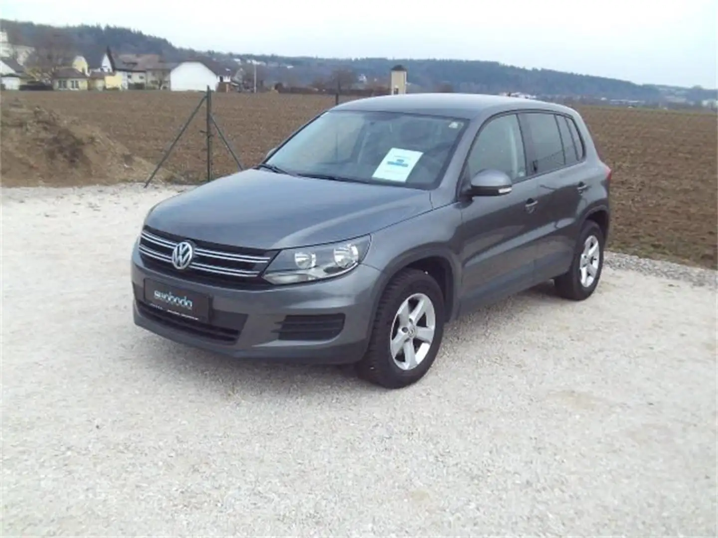 Volkswagen Tiguan 2,0TDI Trend&Fun BMT DPF Grau - 2