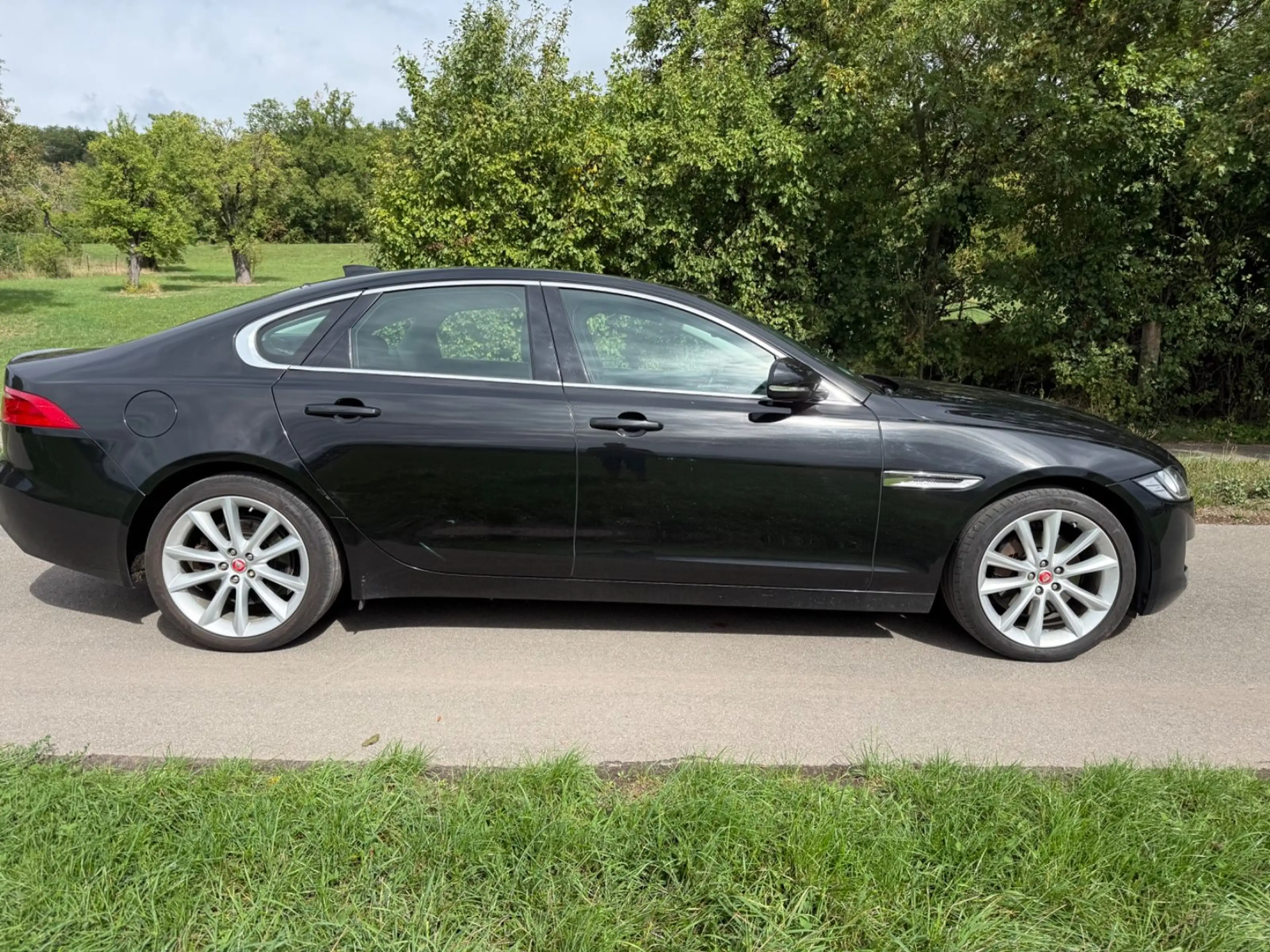 Jaguar XF Portfolio 25T AWD — photo 14