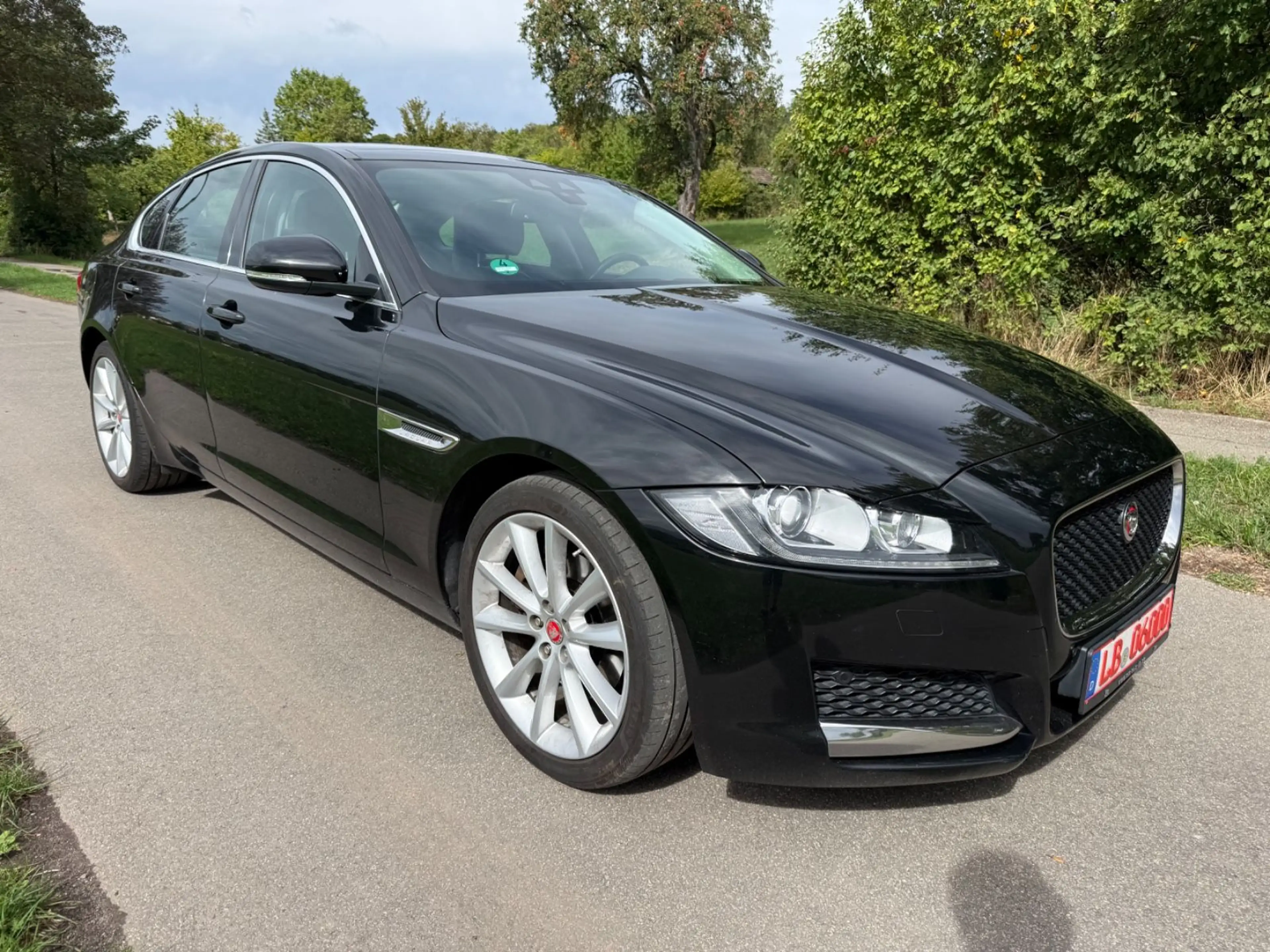 Jaguar XF Portfolio 25T AWD — photo 3