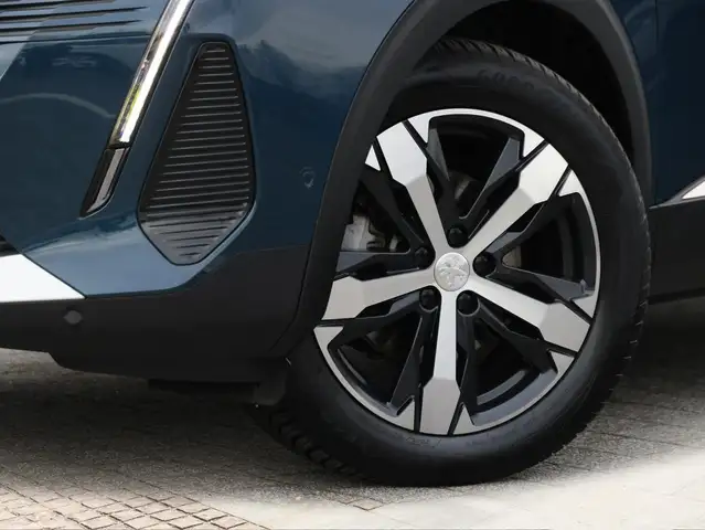 Peugeot 3008 view 5