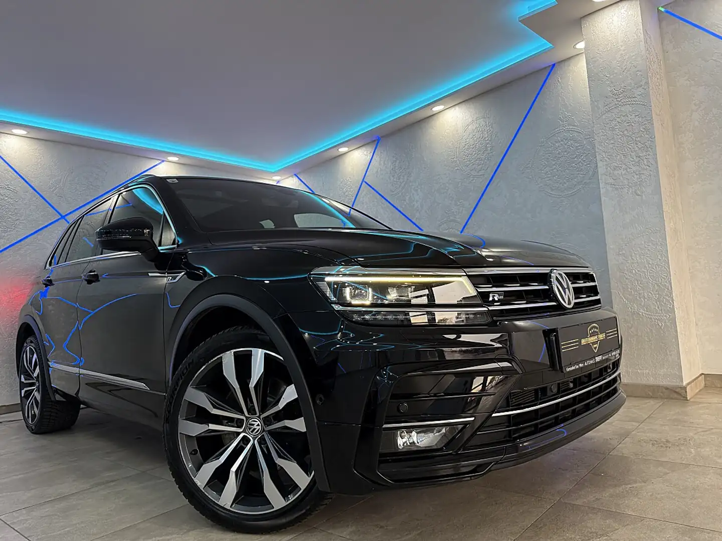 Volkswagen Tiguan 2,0 TDI SCR 4Motion Highline DSG*R-LINE*PANO*DY... Schwarz - 1