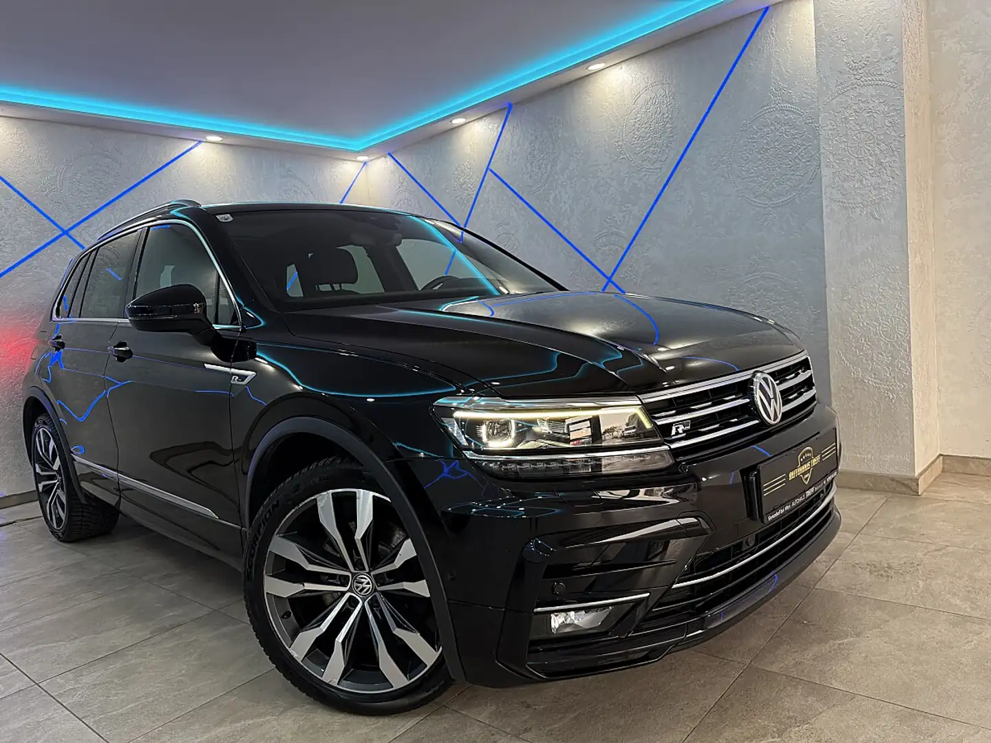 Volkswagen Tiguan 2,0 TDI SCR 4Motion Highline DSG*R-LINE*PANO*DY... Schwarz - 2