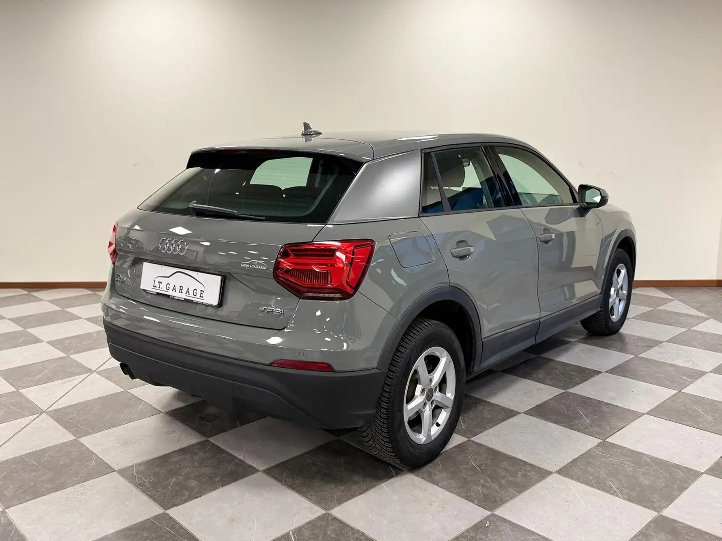 Audi Q2 Q2 1.4 tfsi Design s-tronic Gris - 2