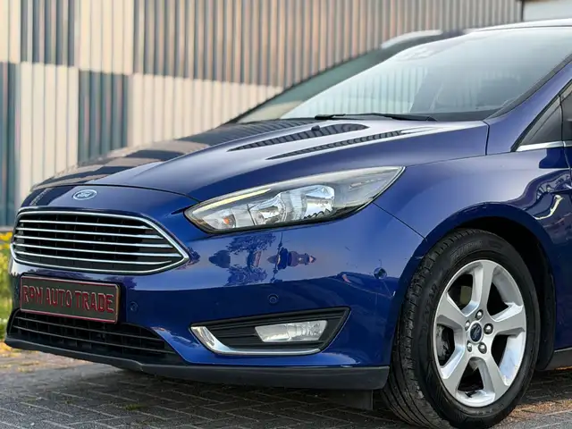 Ford Focus view 9