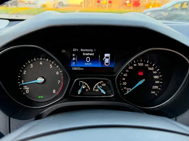 Ford Focus view 15