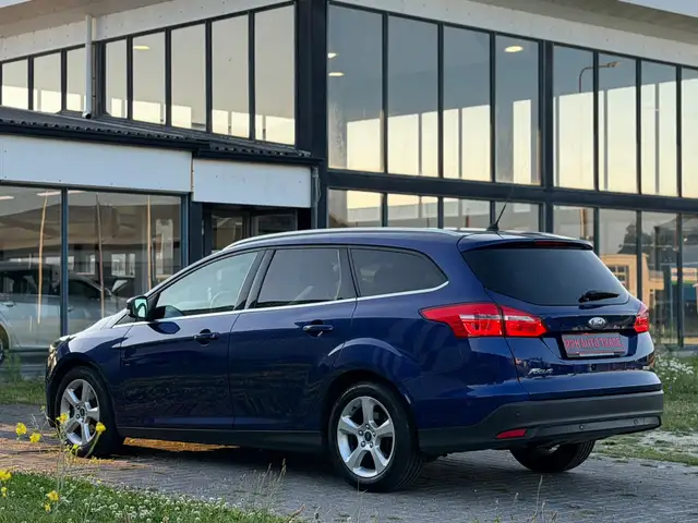 Ford Focus view 5
