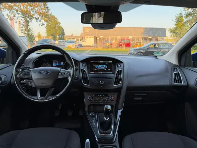 Ford Focus view 10