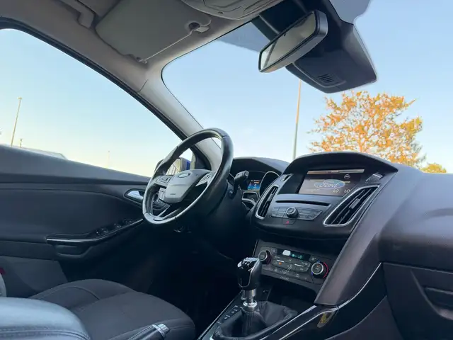 Ford Focus view 11
