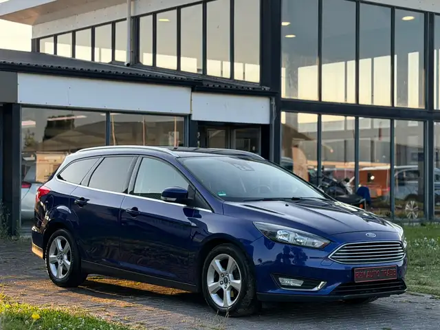 Ford Focus view 2