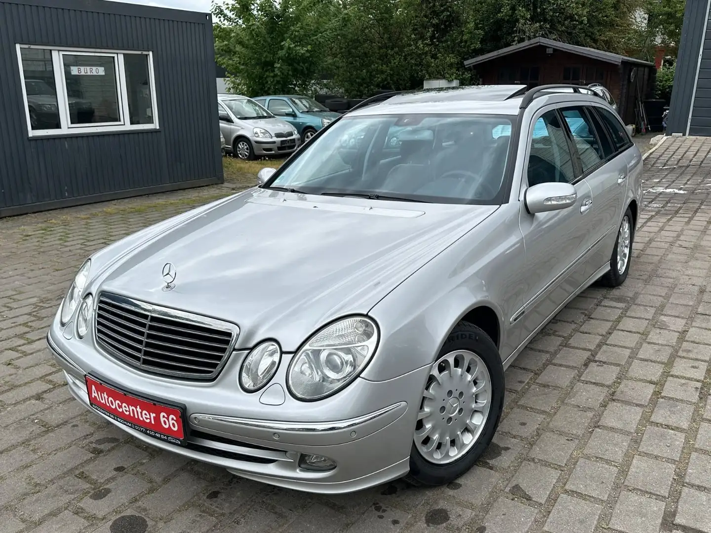 Mercedes-Benz E 200 T K Aut. Avantgarde*AHK*02/2027*LEDER Stříbrná - 1