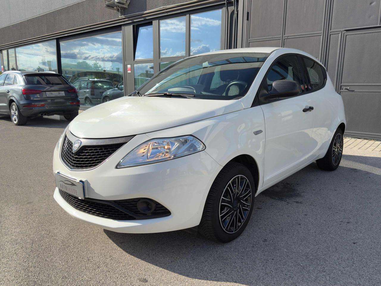 Lancia Ypsilon 1.2 69 CV 5 porte Platinum