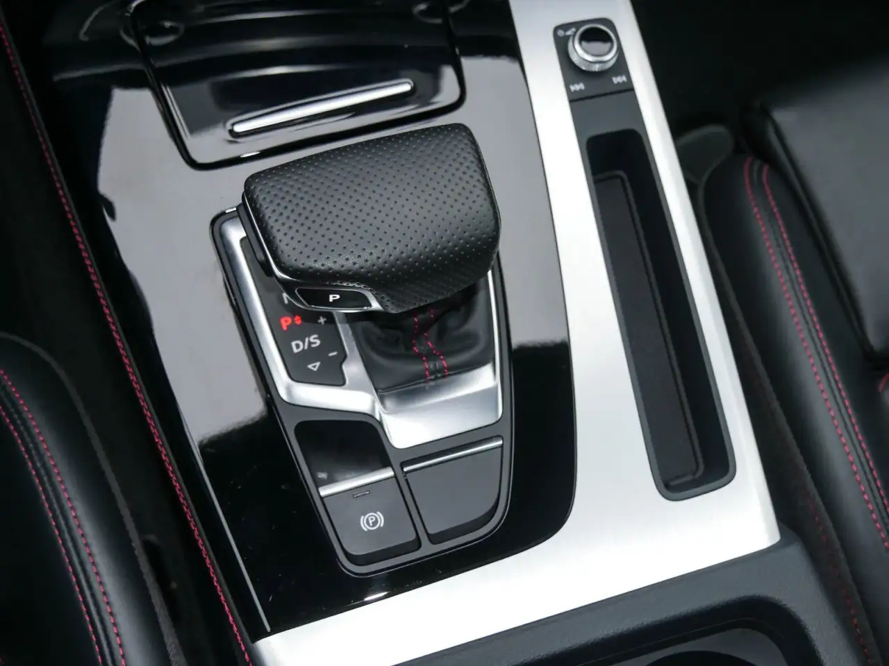 Audi Q5 50 TFSI e S-Line Pano B&O AHK 9