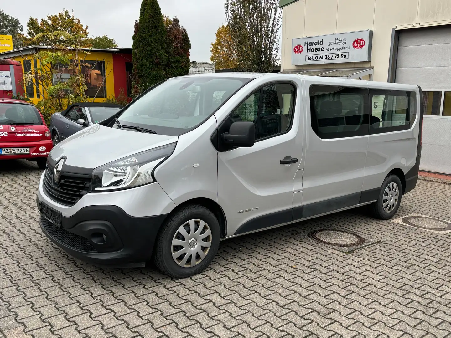 Renault Trafic 1,6 dci L2H1 (8 Sitze) Expression/KLima/AHK/Kamera Ezüst - 2