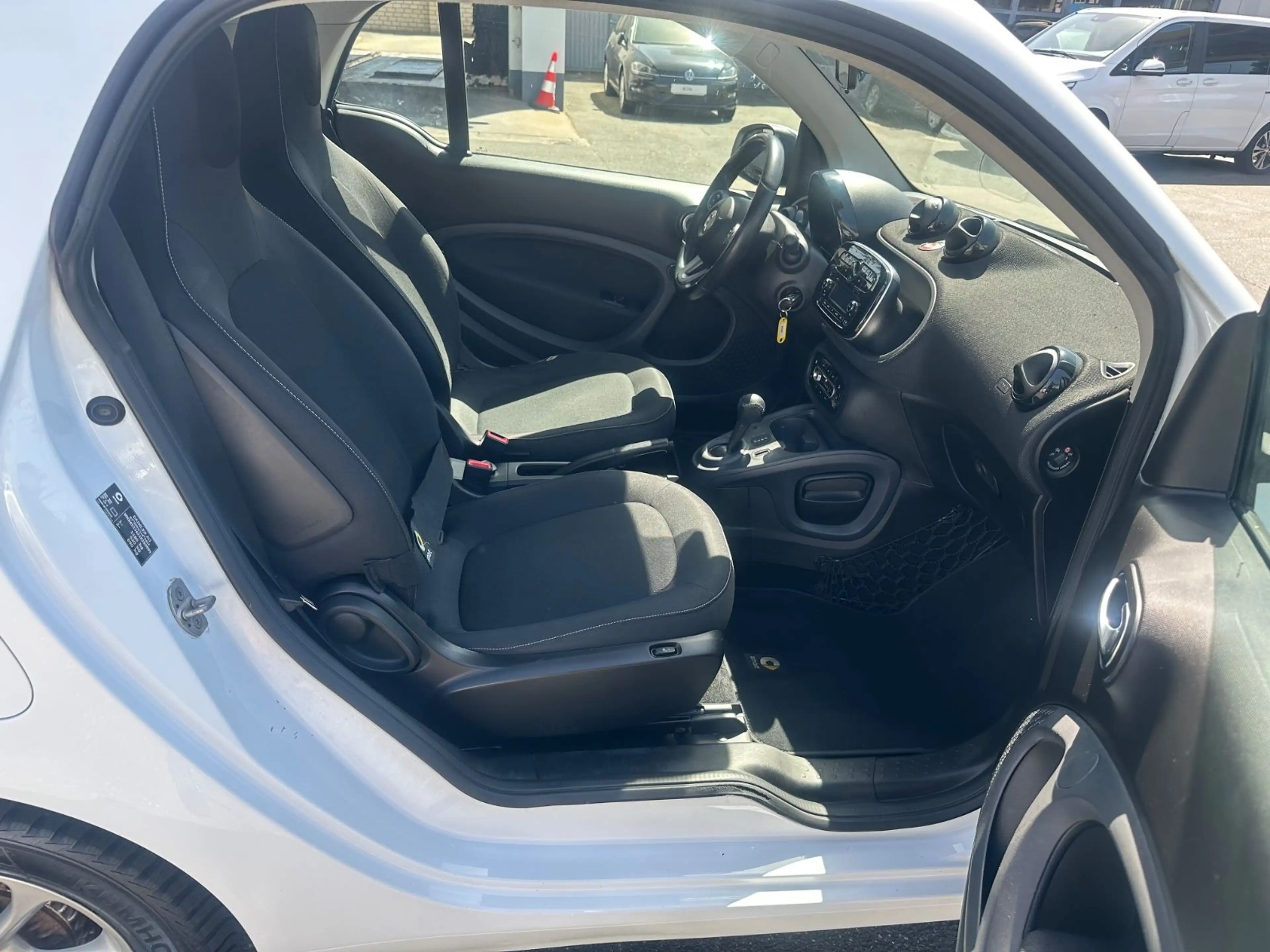 smart forTwo fortwo coupe Basis 52 kW — photo 14