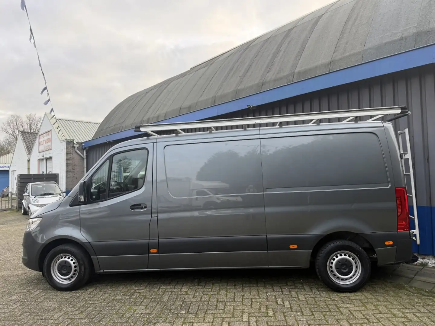 Mercedes-Benz Sprinter 314 2.2 CDI L2H2 DC Automaat! Grijs - 2